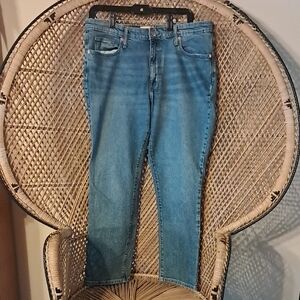 Universal Thread Women's Slim Straight Jeans in Light Blue